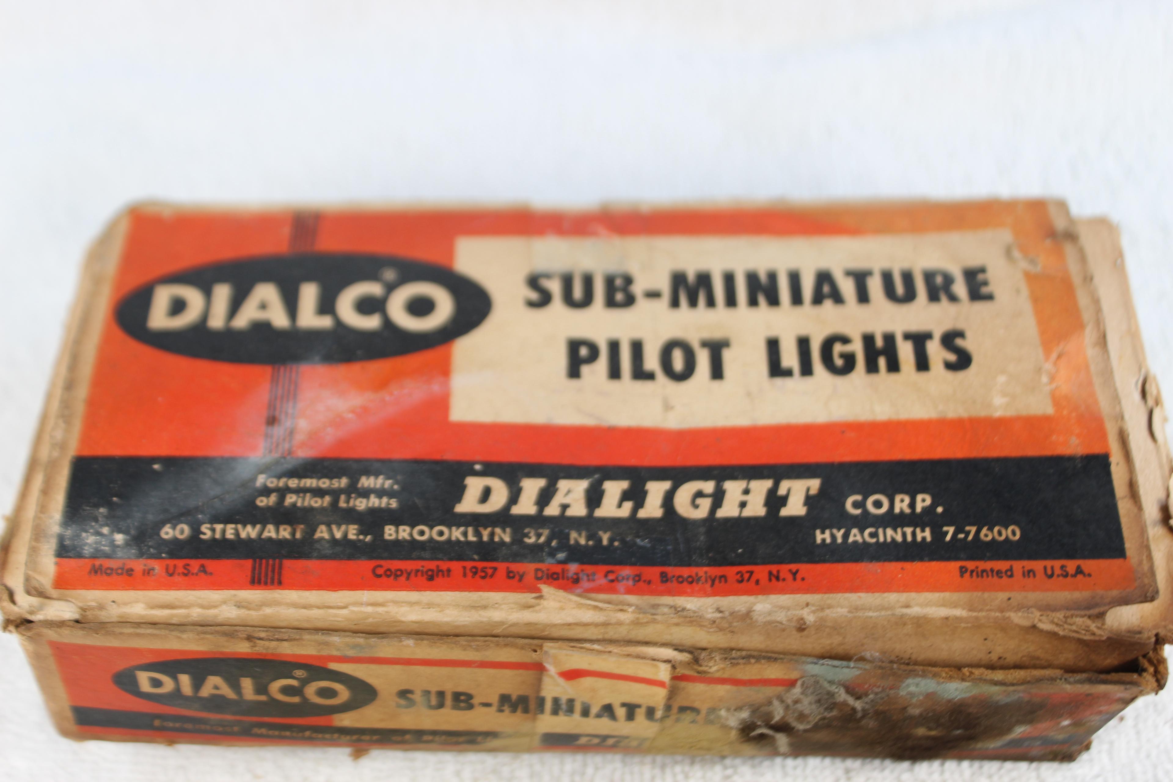 LOT OF 39 DIALCO SUB-MINIATURE PILOT LIGHTS P/N P20