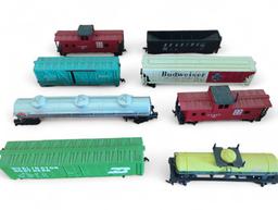 Assorted vintage HO scale train cars