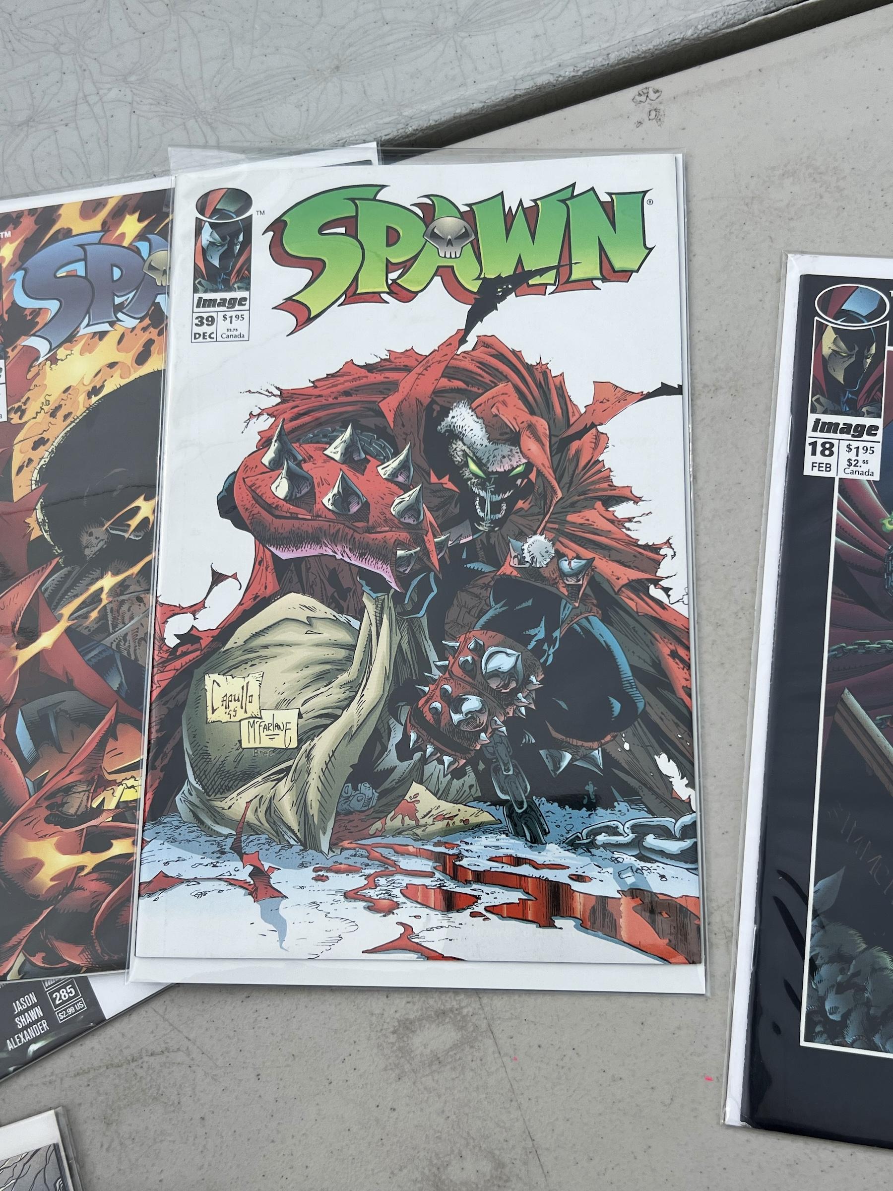 Comic Book Spawn Collection lot 10 NF