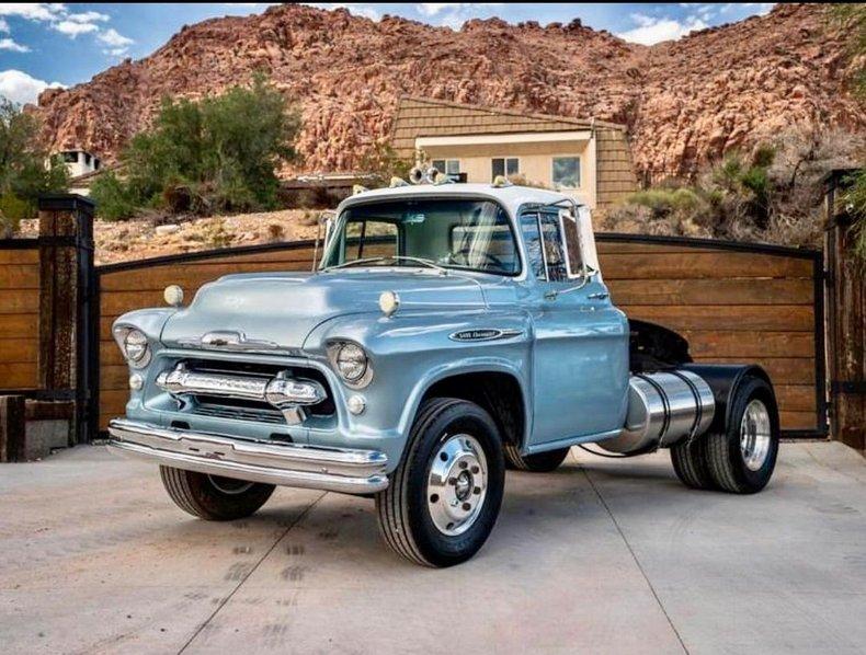 1957 Chevrolet 5-Window Pickup 6400