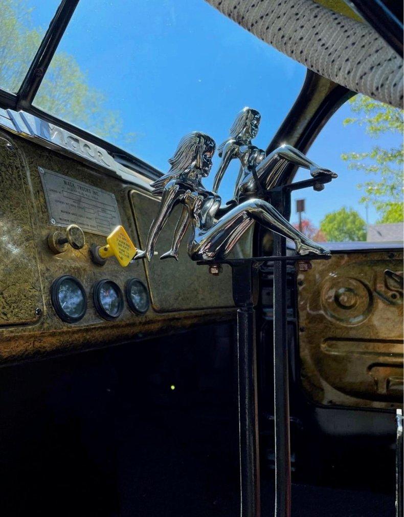 1960 Mack B61