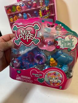 (1)SHOPKINS COLLECTORS CASE (1) MIX PUP "DRESS UP FUN"