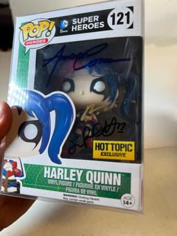 SIGNED FUNKO - HARLEY QUINN DC SUPERHEROES #121 (BY AMANDA CONNOR & JIMMY PALMIOTTI ))