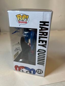 SIGNED FUNKO - HARLEY QUINN DC SUPERHEROES #121 (BY AMANDA CONNOR & JIMMY PALMIOTTI ))