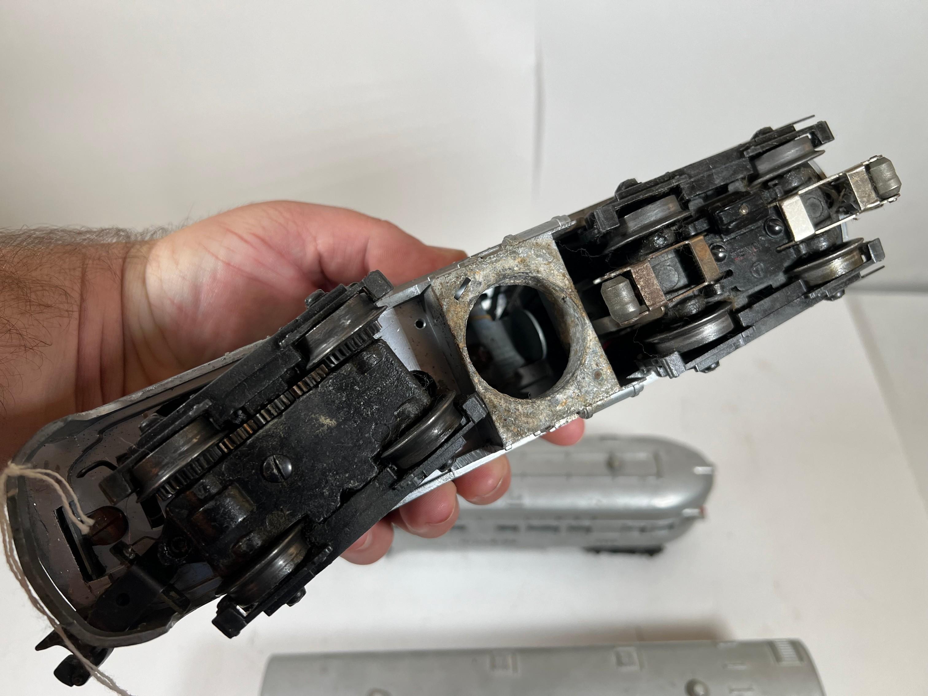 LIONEL TRAINS - INCLUDING (1) 2033 UNION PACIFIC ENGINE CAR