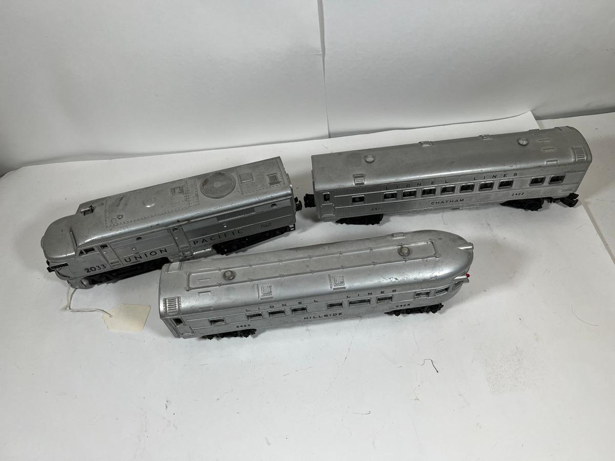 LIONEL TRAINS - INCLUDING (1) 2033 UNION PACIFIC ENGINE CAR