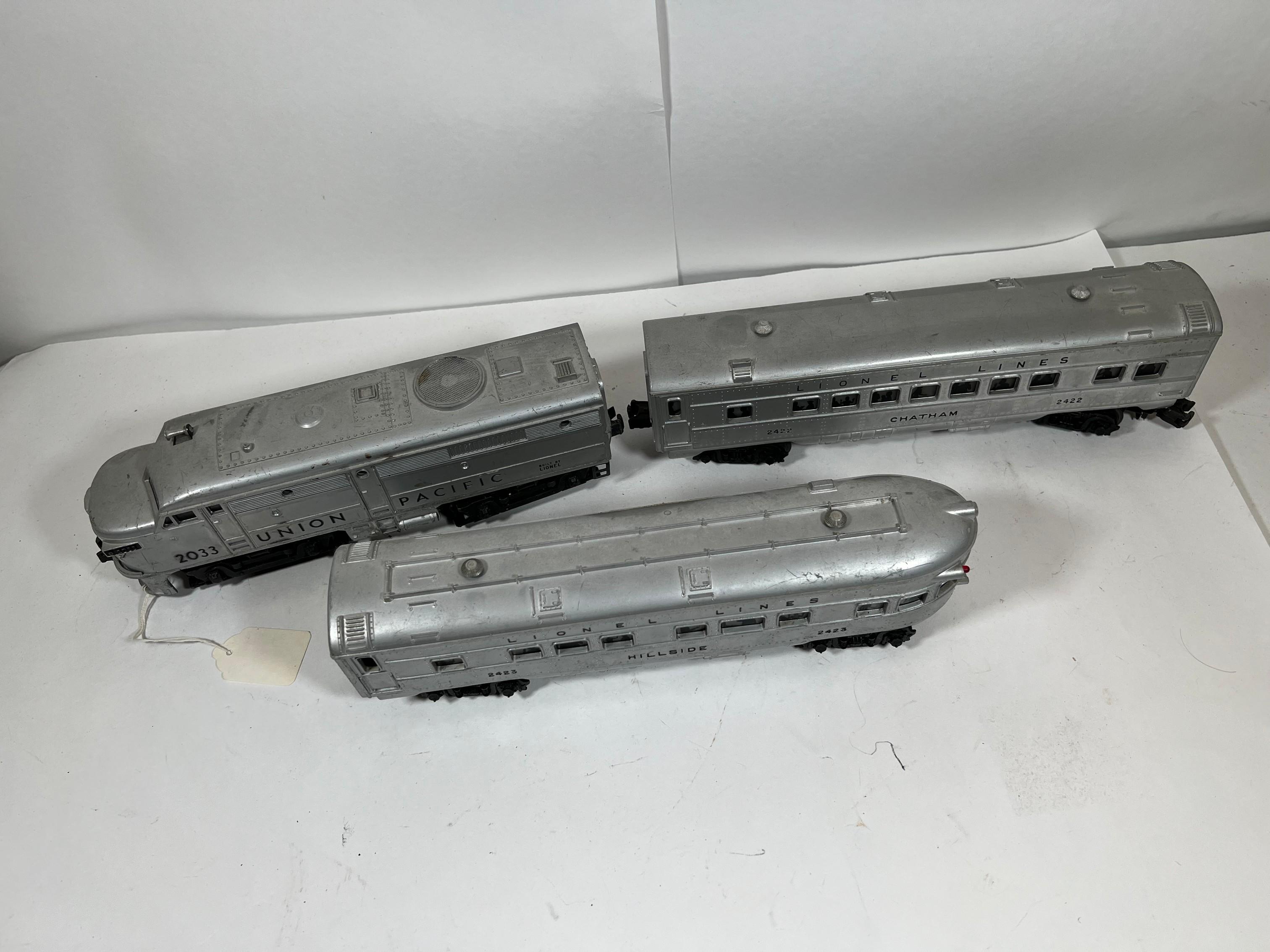 LIONEL TRAINS - INCLUDING (1) 2033 UNION PACIFIC ENGINE CAR