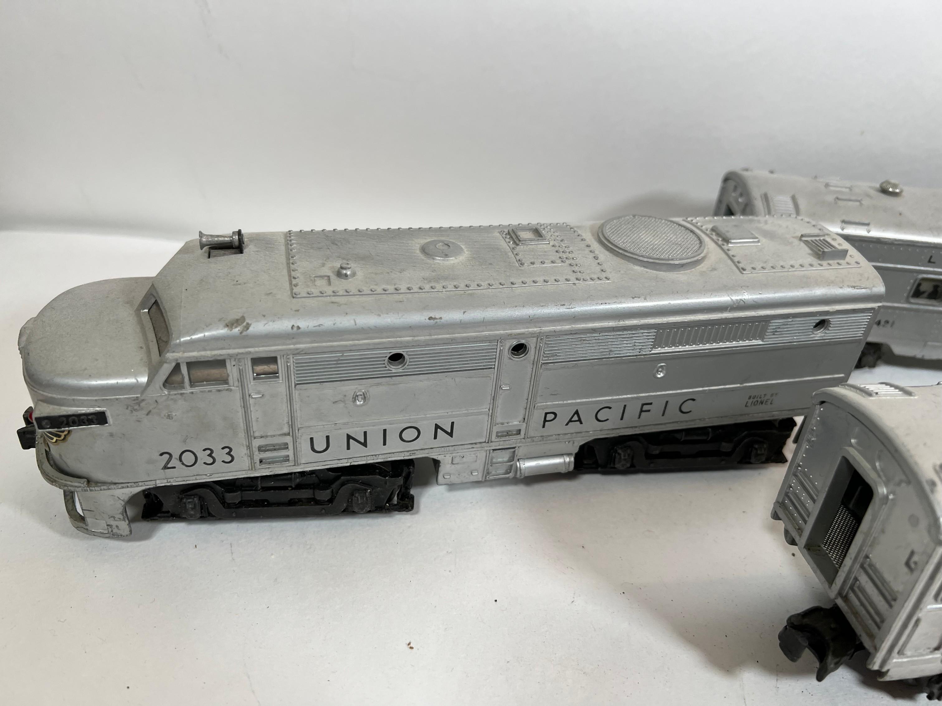 LIONEL UNION PACIFIC TRAINSS -