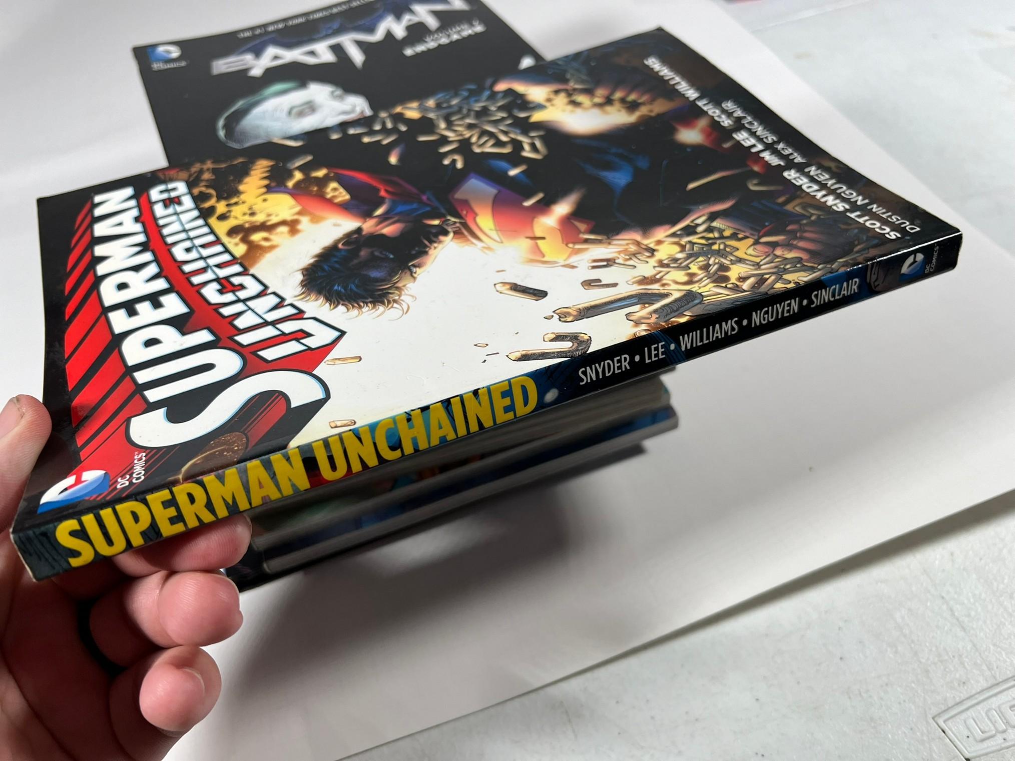 SUPERMAN UNCHAINED - GRAPHIC NOVEL