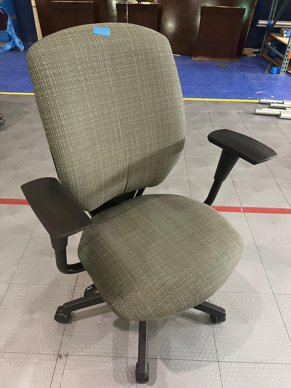 OFFICE CHAIR - GREY (LOCATED DAVIE, FL)