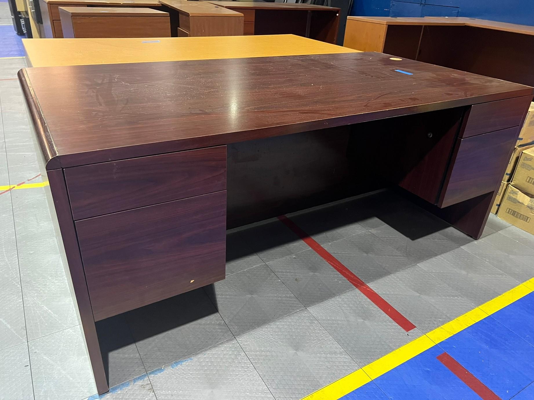 DARK WOOD DESK (LOCATED DAVIE, FL)