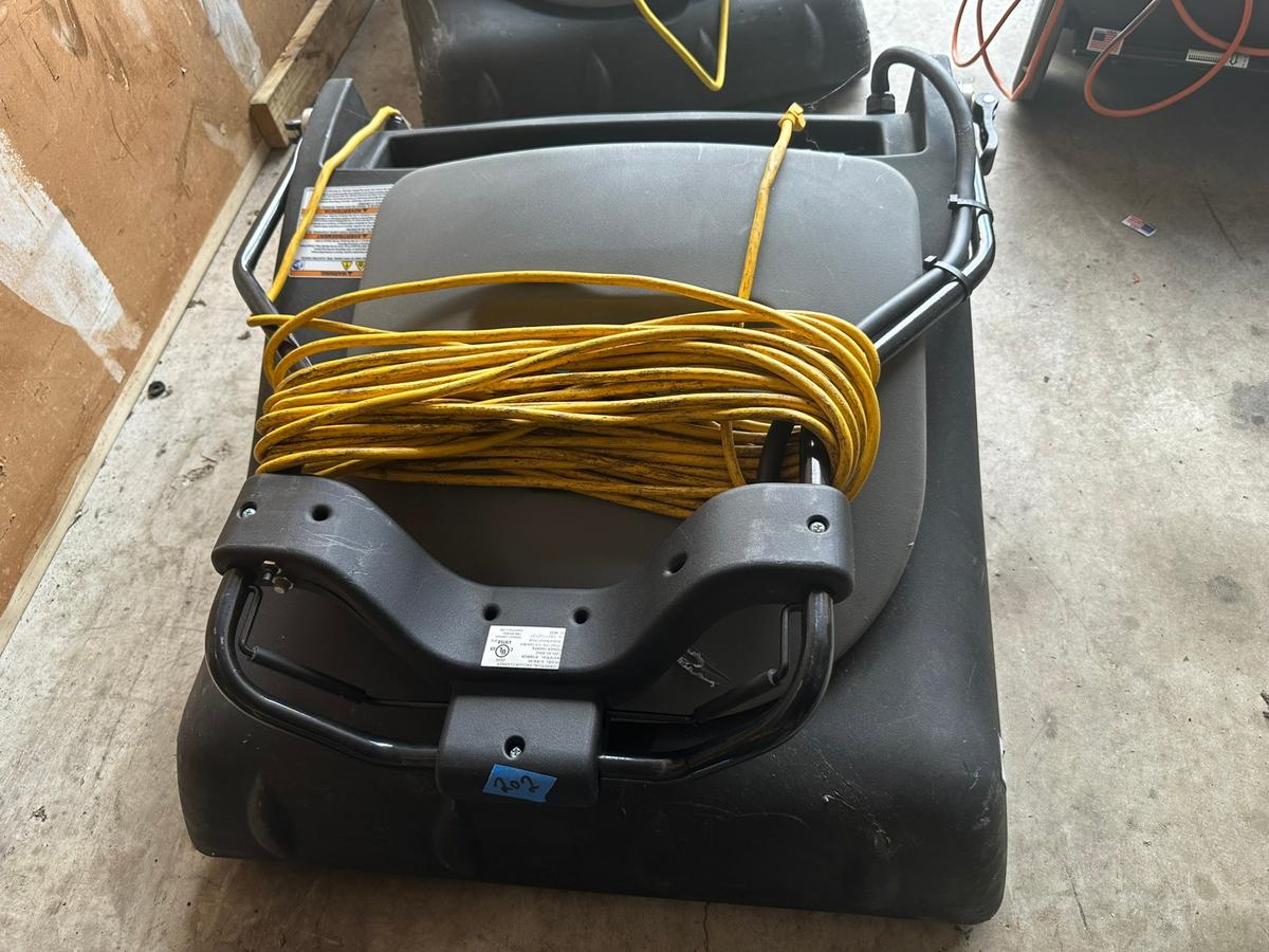 TENNANT WIDE AREA VACUUM - 30" (POMPANO, FL S37)