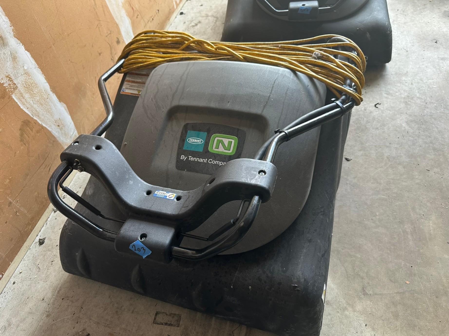 TENNANT WIDE AREA VACUUM - 30" (POMPANO, FL S37)