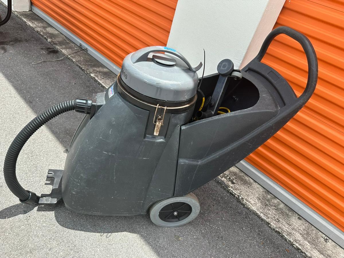 VIPER #SN18WD-U WET/DRY VACUUM (POMPANO, FL S37)