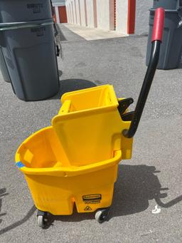 RUBBERMAID MOP BUCKET (POMPANO, FL S24)