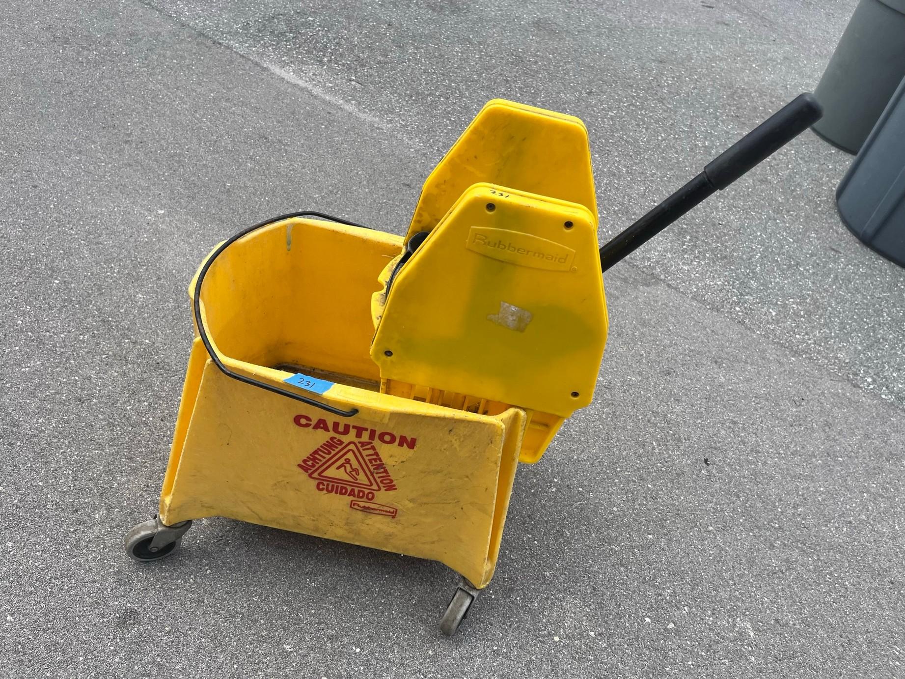 RUBBERMAID MOP BUCKET (POMPANO, FL S24)