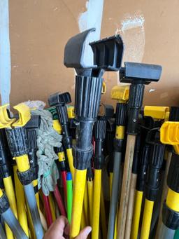 ASSORTED COMMERCIAL MOP HANDLES (TRASH CAN NOT INCLUDED) (POMPANO, FL S21)