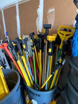 ASSORTED COMMERCIAL MOP HANDLES (TRASH CAN NOT INCLUDED) (POMPANO, FL S21)