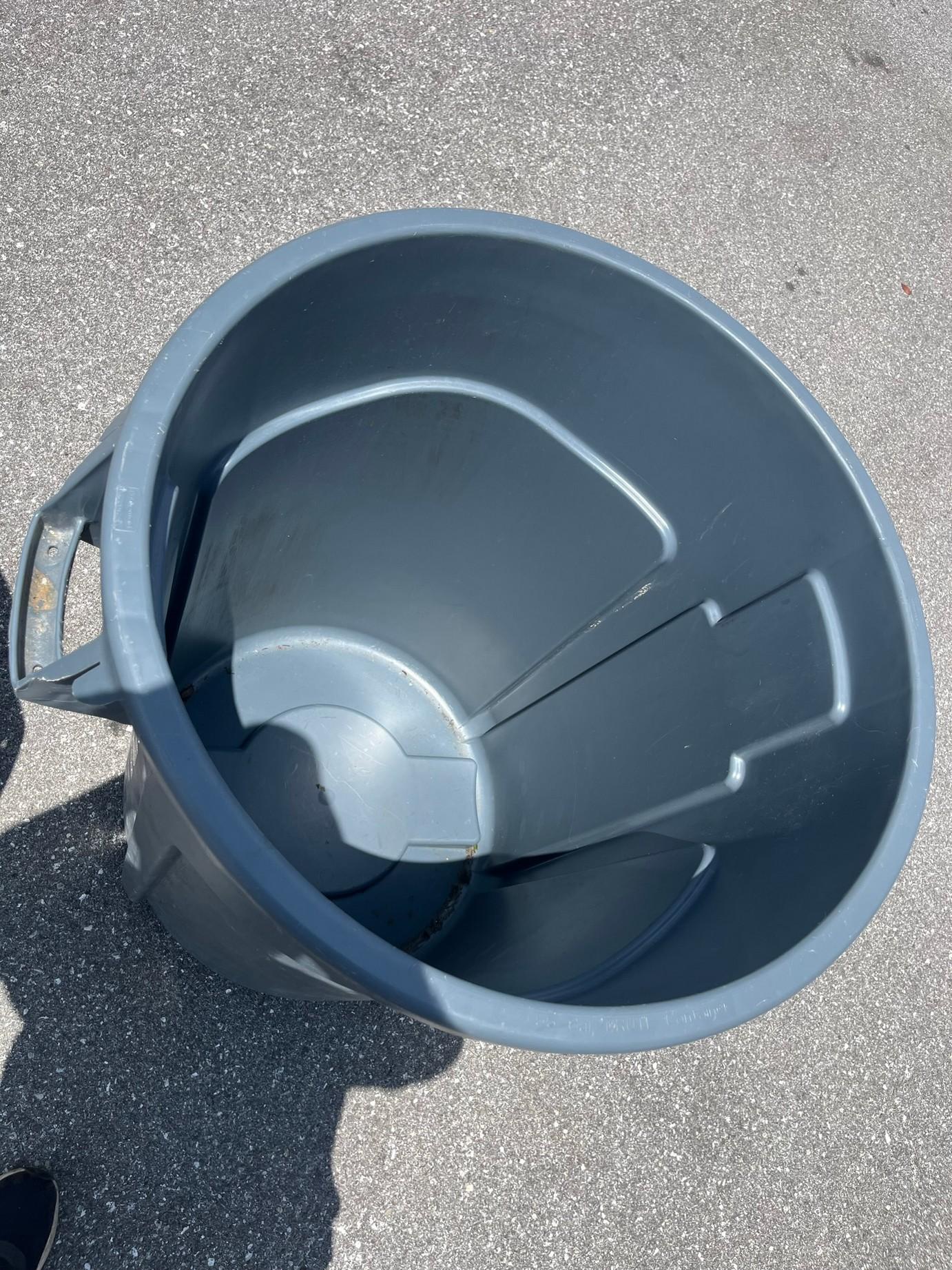 55 GAL BRUTE - RUBBERMAID COMMERICAL PRODUCTS TRASH CAN (POMPANO, FL)