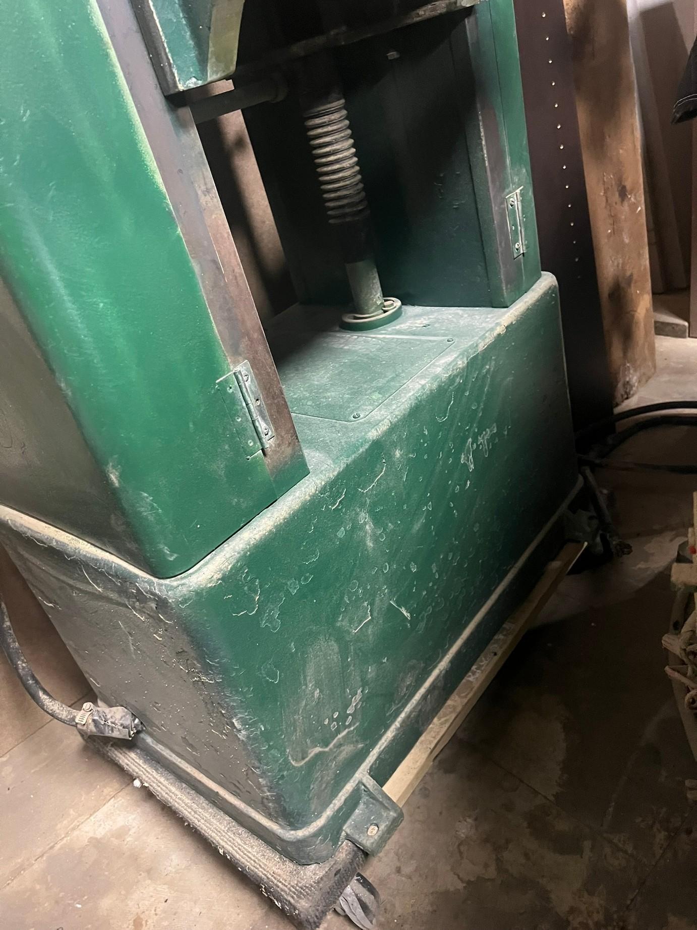 C.W.M.I WOOD MACHINERY COMPANY PLANER