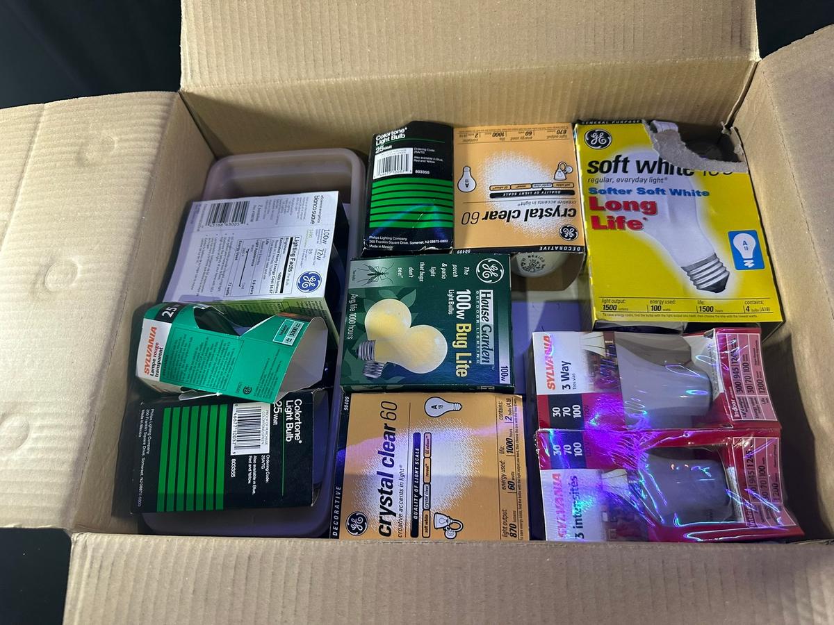 LOT - ASSORTED LIGHT BULBS