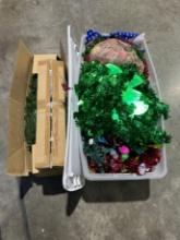 LOT - ASSORTED CHRISTMAS DÉCOR