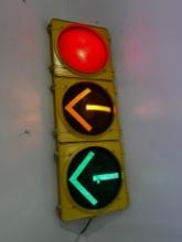 TRAFFIC LIGHT SIGN - (TURN ARROWS, RED FLASHING LIGHT WITH ON / OFF SWITCH)