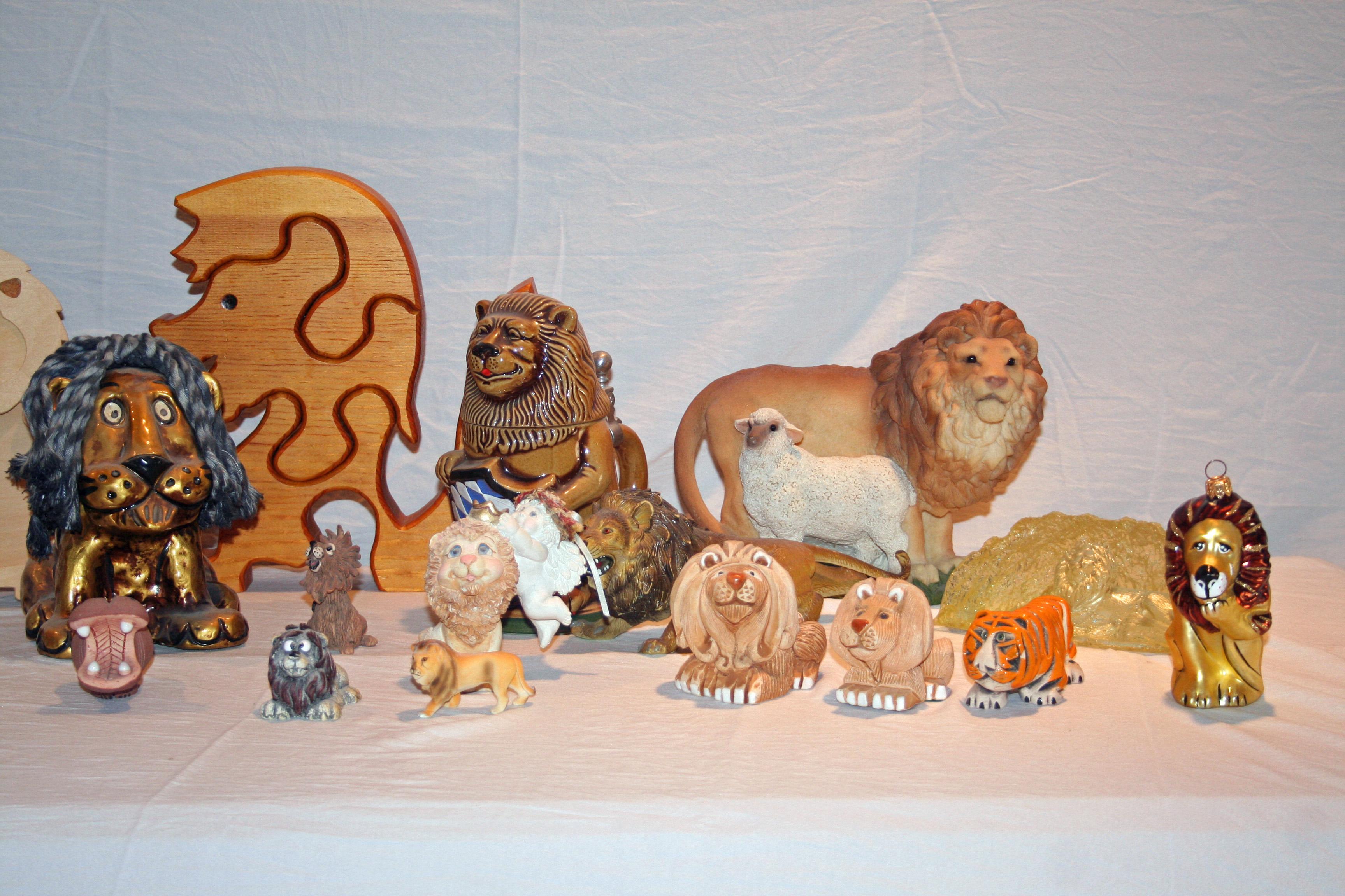 Lion Themed Figurines