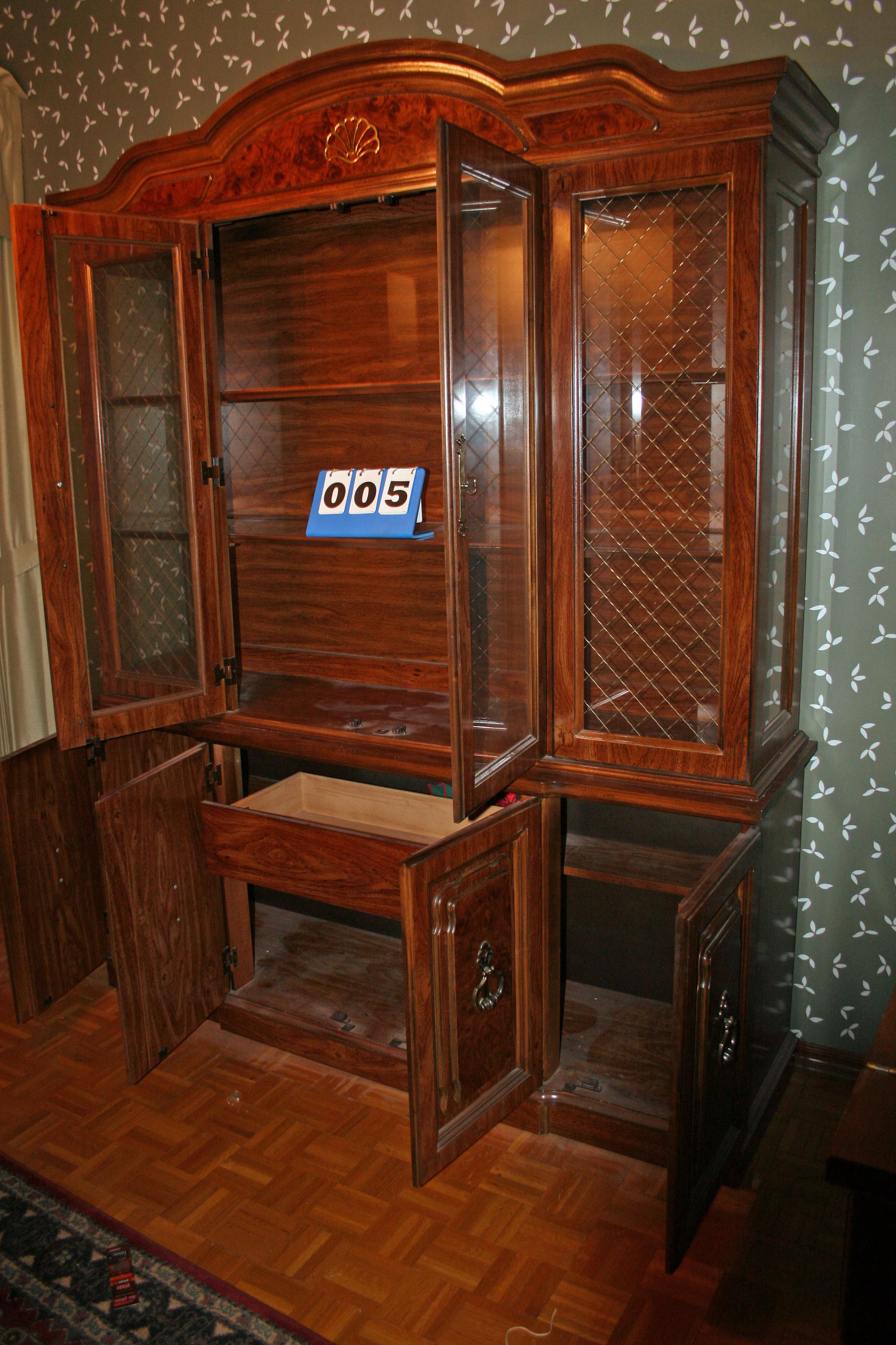 China Cabinet with Hutch