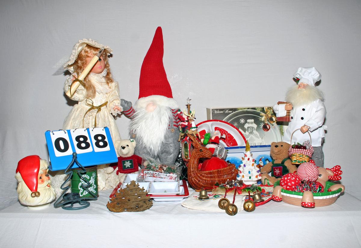 Miscellaneous Christmas Decor 3