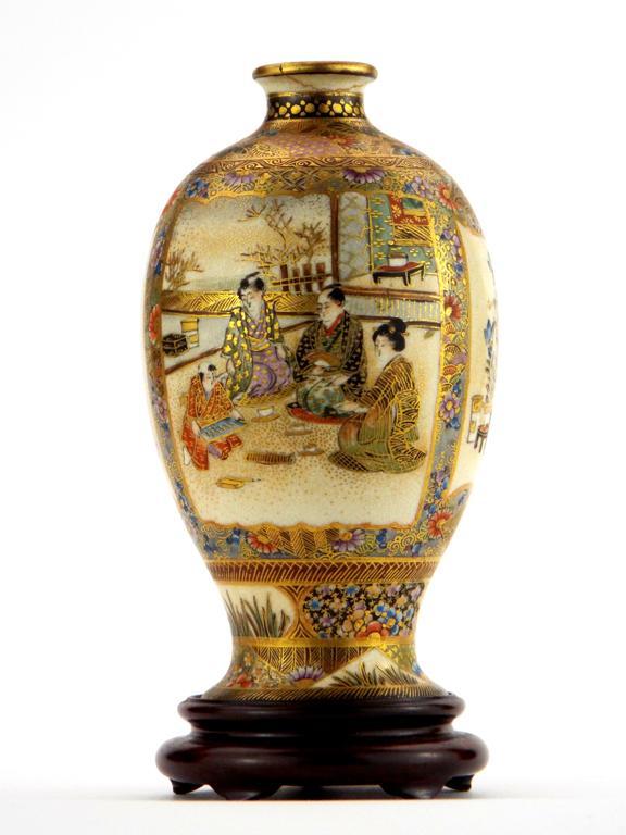 Beautiful Japanese Meiji Satsuma Vase with Fine Decorations Signed