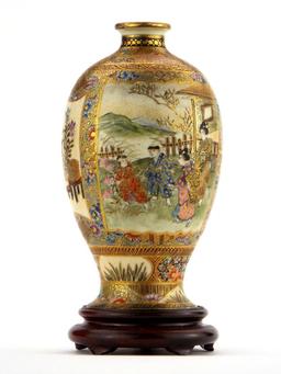 Beautiful Japanese Meiji Satsuma Vase with Fine Decorations Signed