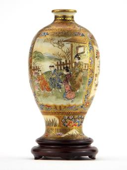 Beautiful Japanese Meiji Satsuma Vase with Fine Decorations Signed