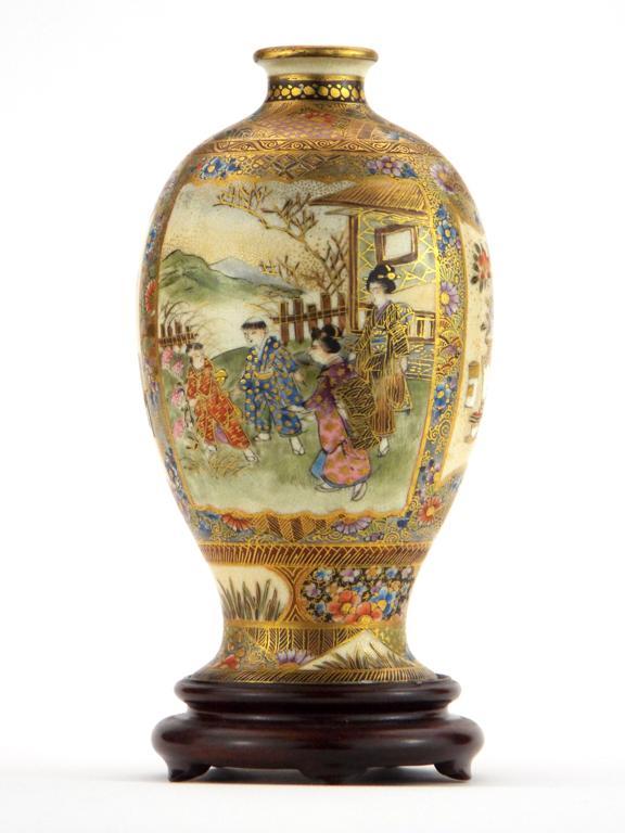 Beautiful Japanese Meiji Satsuma Vase with Fine Decorations Signed