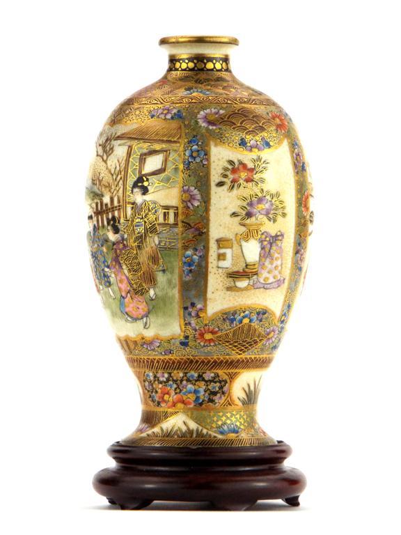 Beautiful Japanese Meiji Satsuma Vase with Fine Decorations Signed