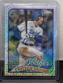 Freddie Freeman 2024 Topps 1989 Design Silver Pack Mojo Refractor Insert #T89C-45