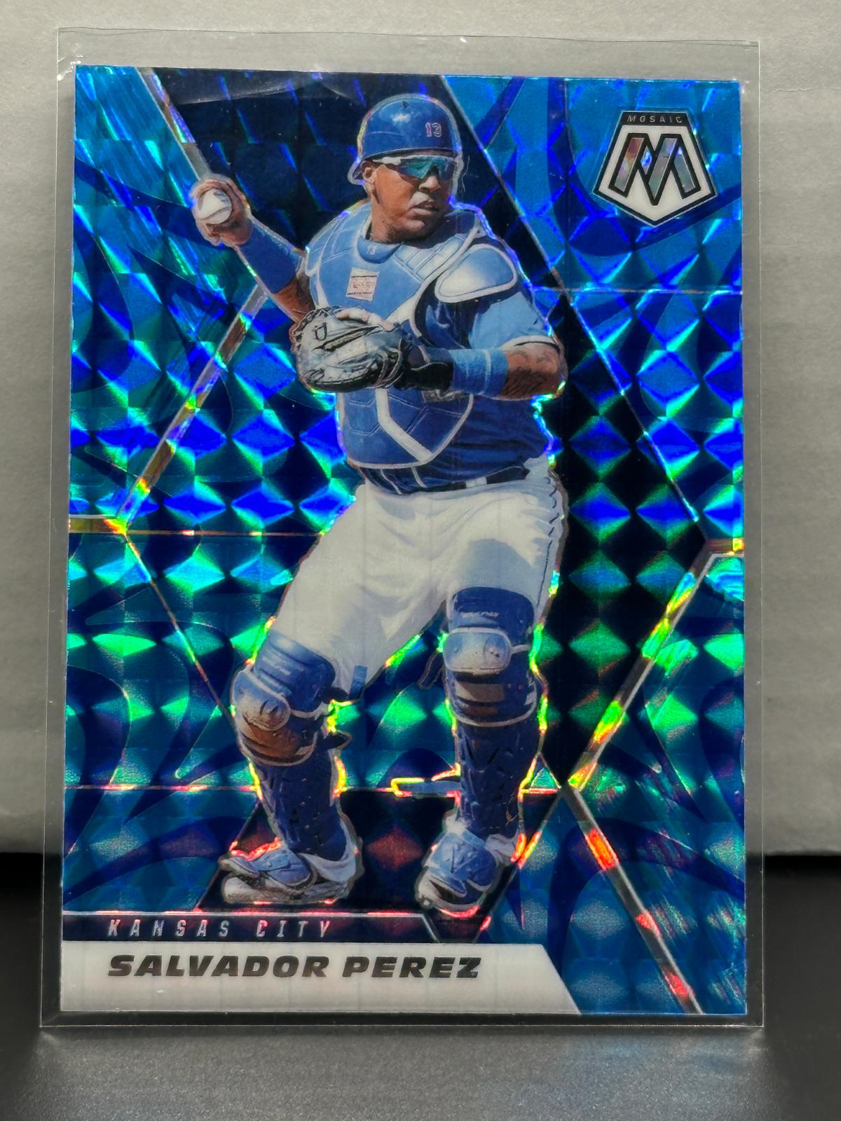 Salvador Perez 2021 Panini Mosaic Blue Reactive Prizm Parallel #137