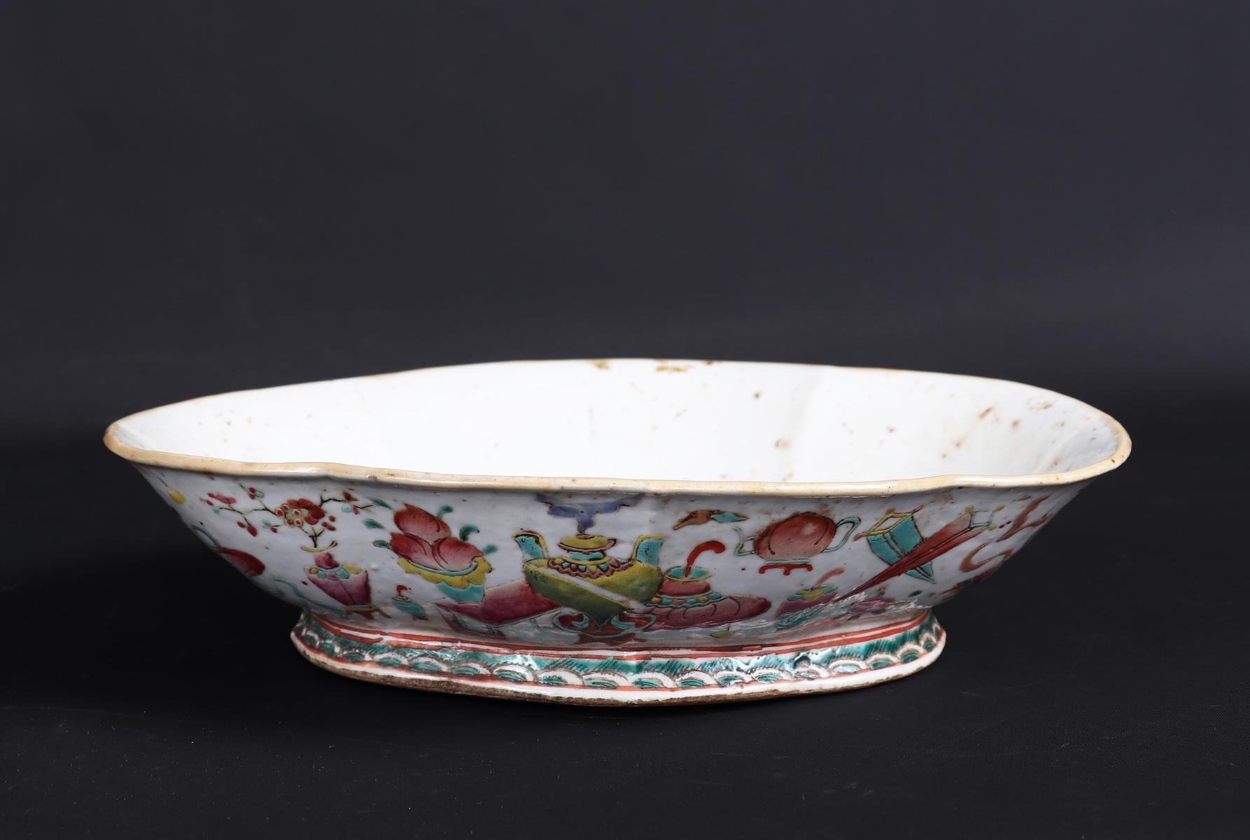 Chinese 'Scholarly Objects' Footed Bowl, Late Qing Dynasty