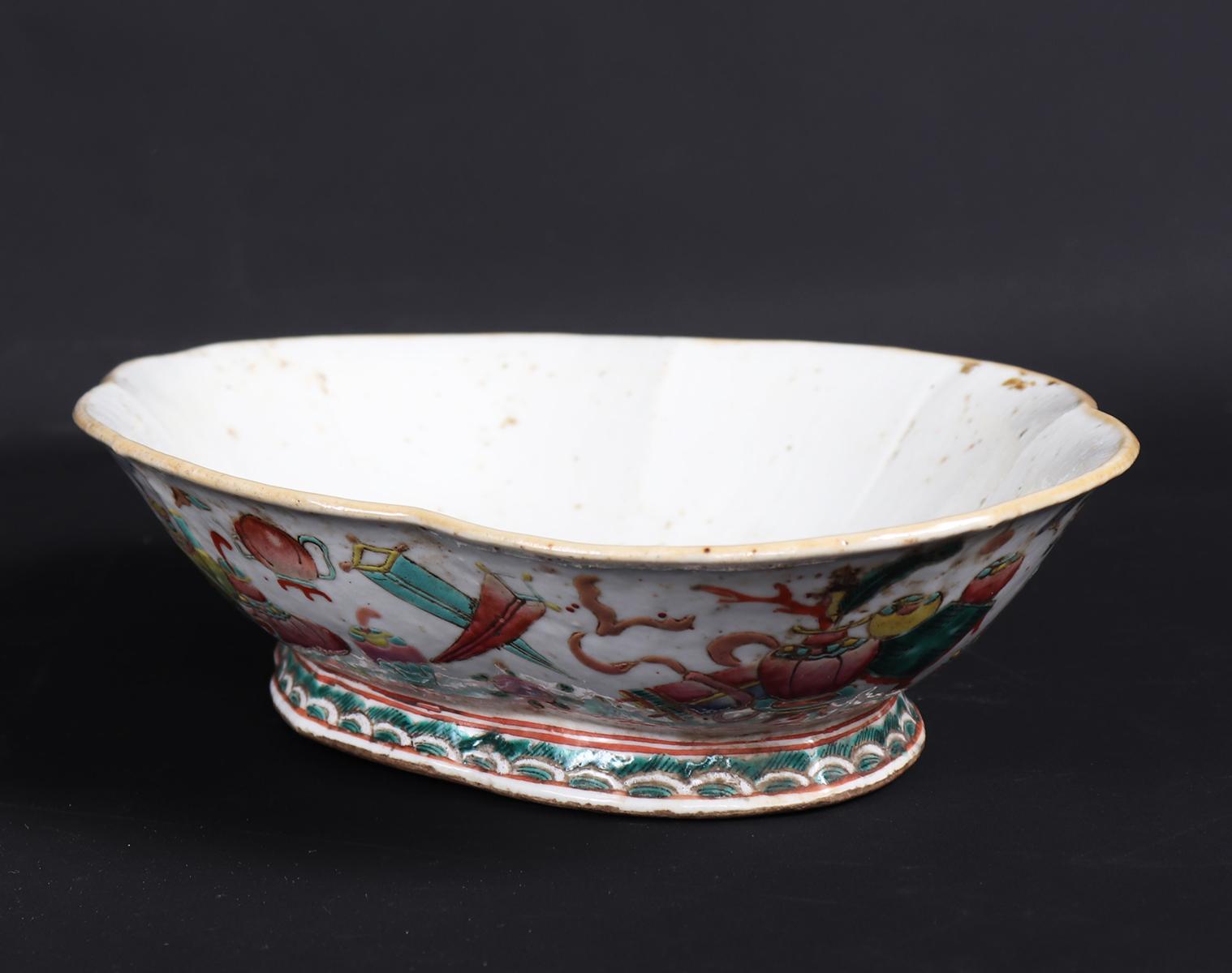 Chinese 'Scholarly Objects' Footed Bowl, Late Qing Dynasty