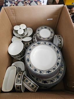 MIKASA INTAGLIO ARABELLA DISH SET