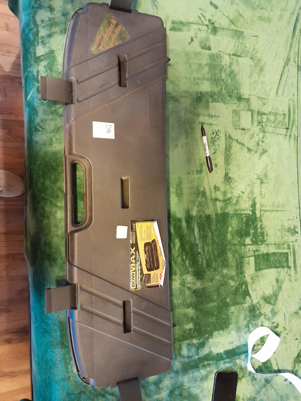 11 ARROWS WITH CASE