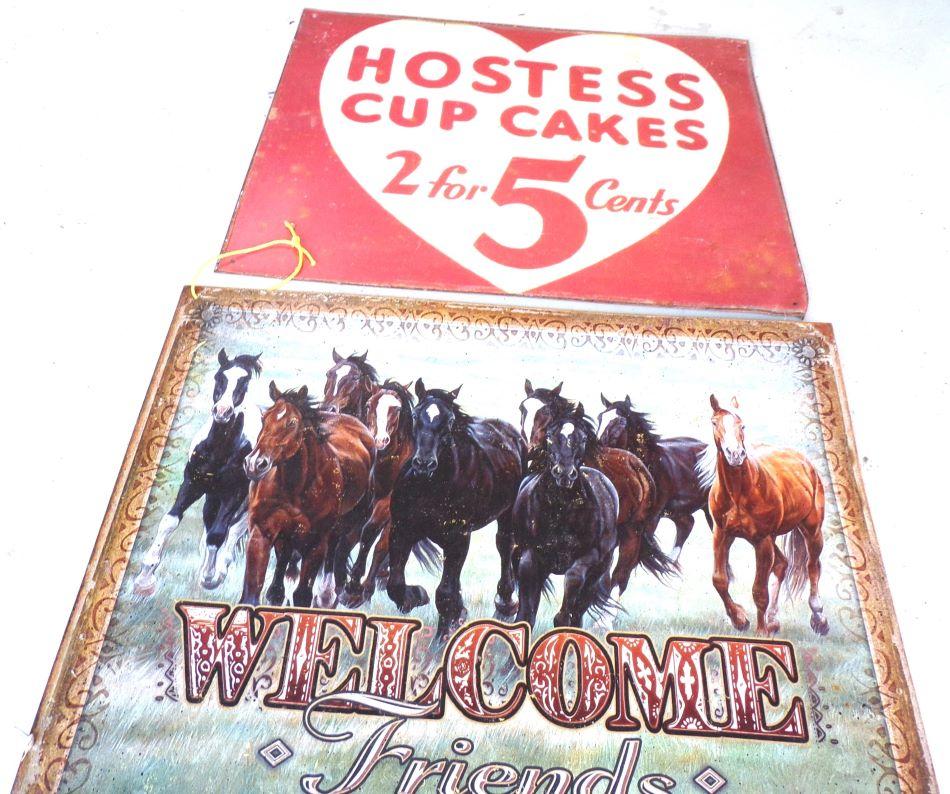 Cupcake and welcome signs