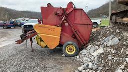 New Holland 847 Baler