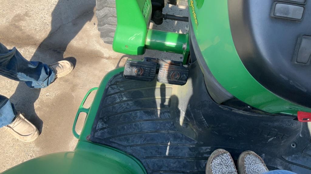 2015 John Deere 3320 Tractor