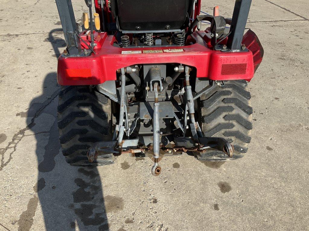 Massey GC1705 Tractor