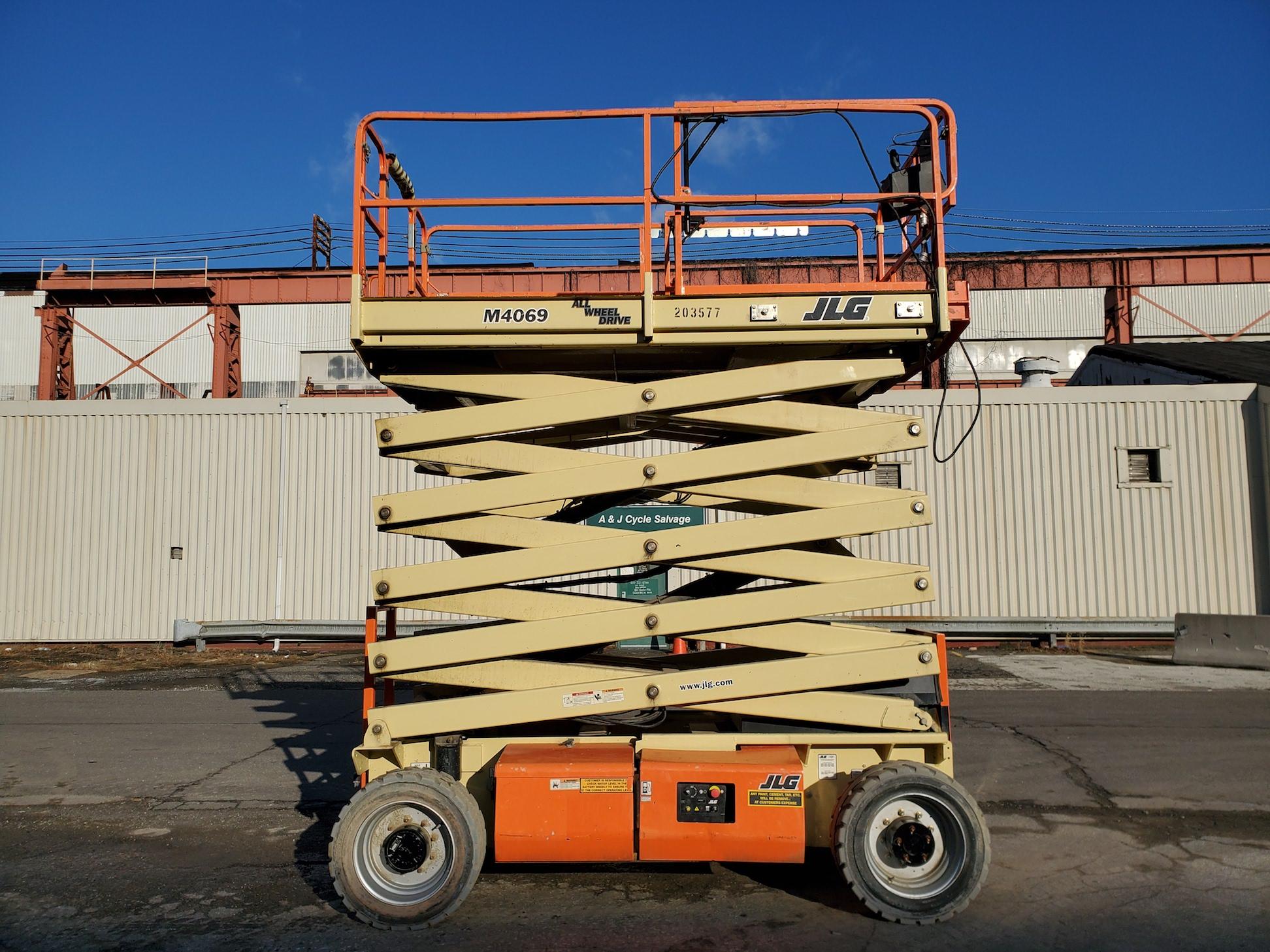 2016 JLG M4069 40ft Scissor Lift