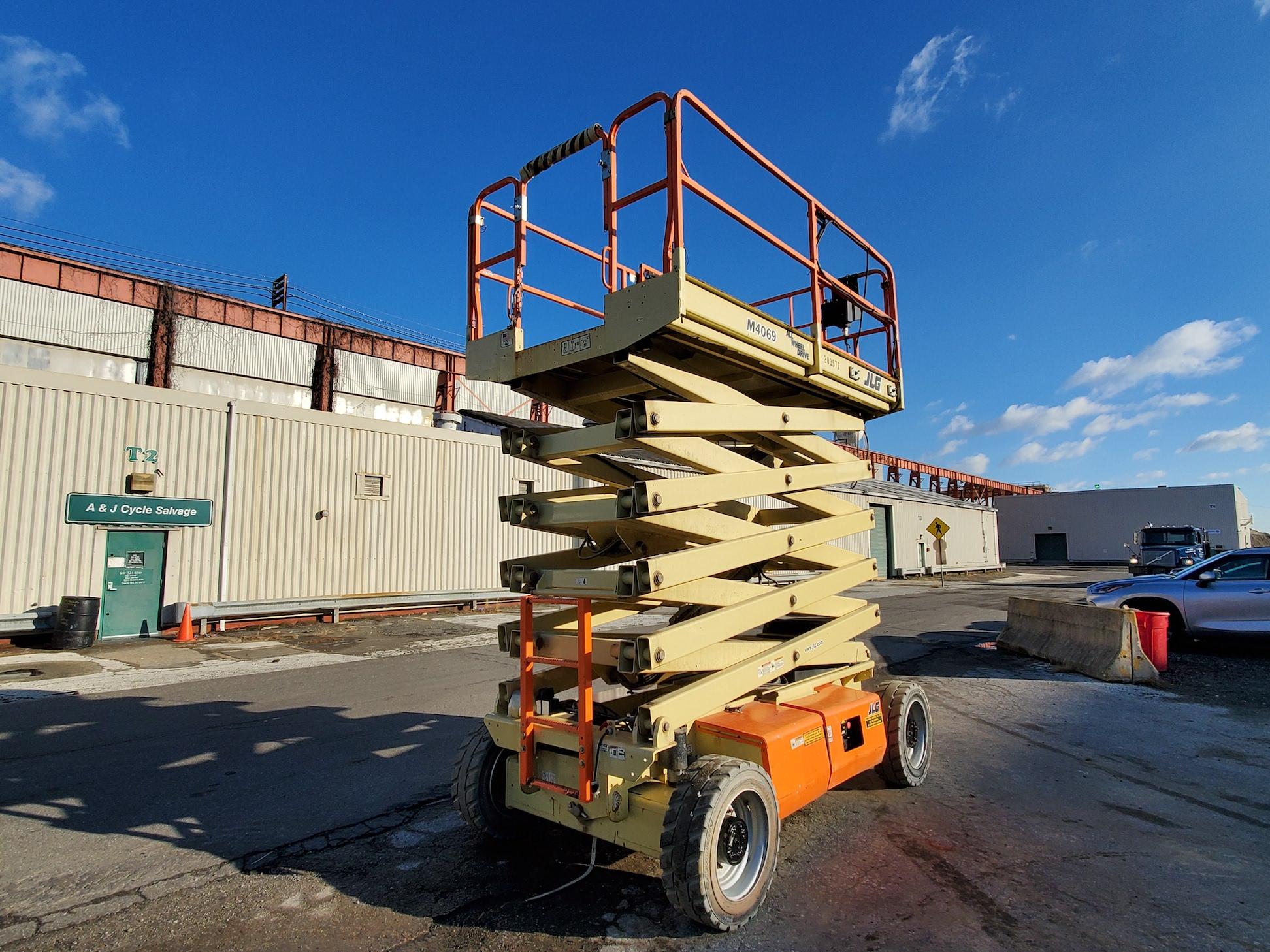 2016 JLG M4069 40ft Scissor Lift