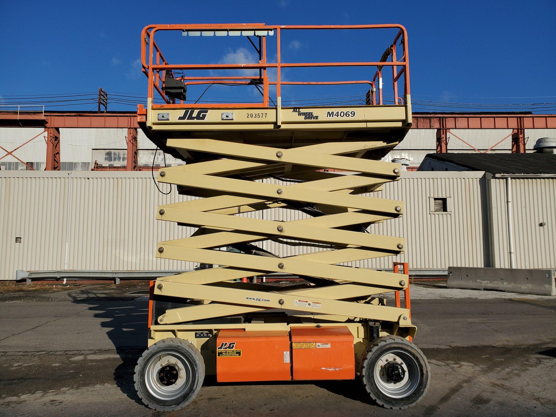 2016 JLG M4069 40ft Scissor Lift