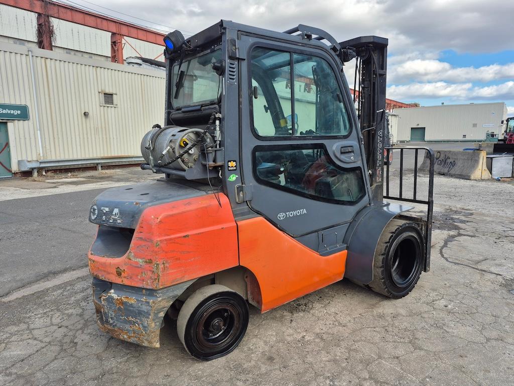 2018 Toyota 8FGU30 6,000lb Forklift