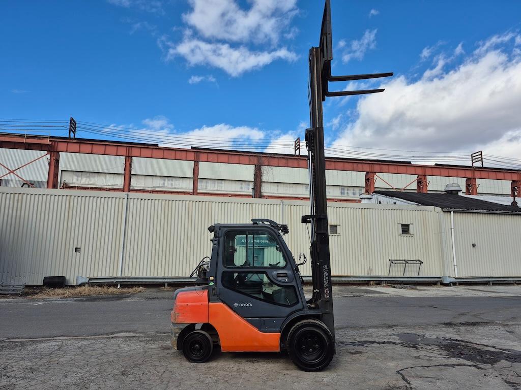 2018 Toyota 8FGU30 6,000lb Forklift